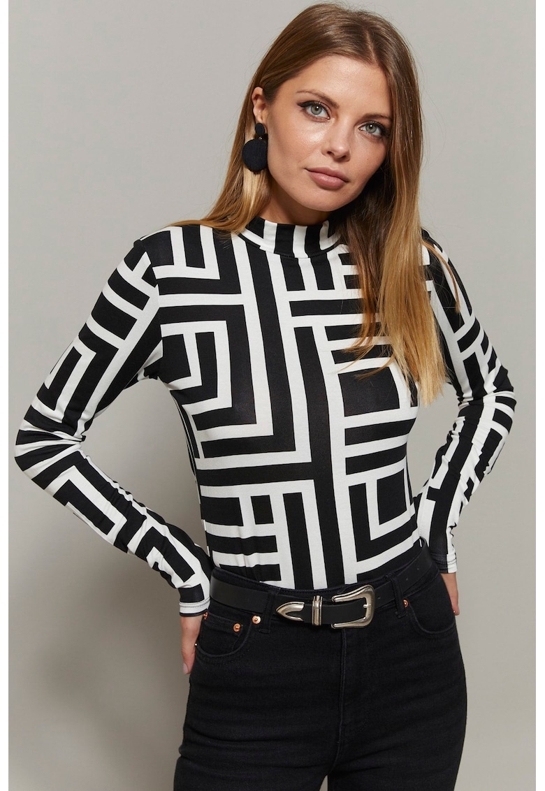 Bluza cu model geometric