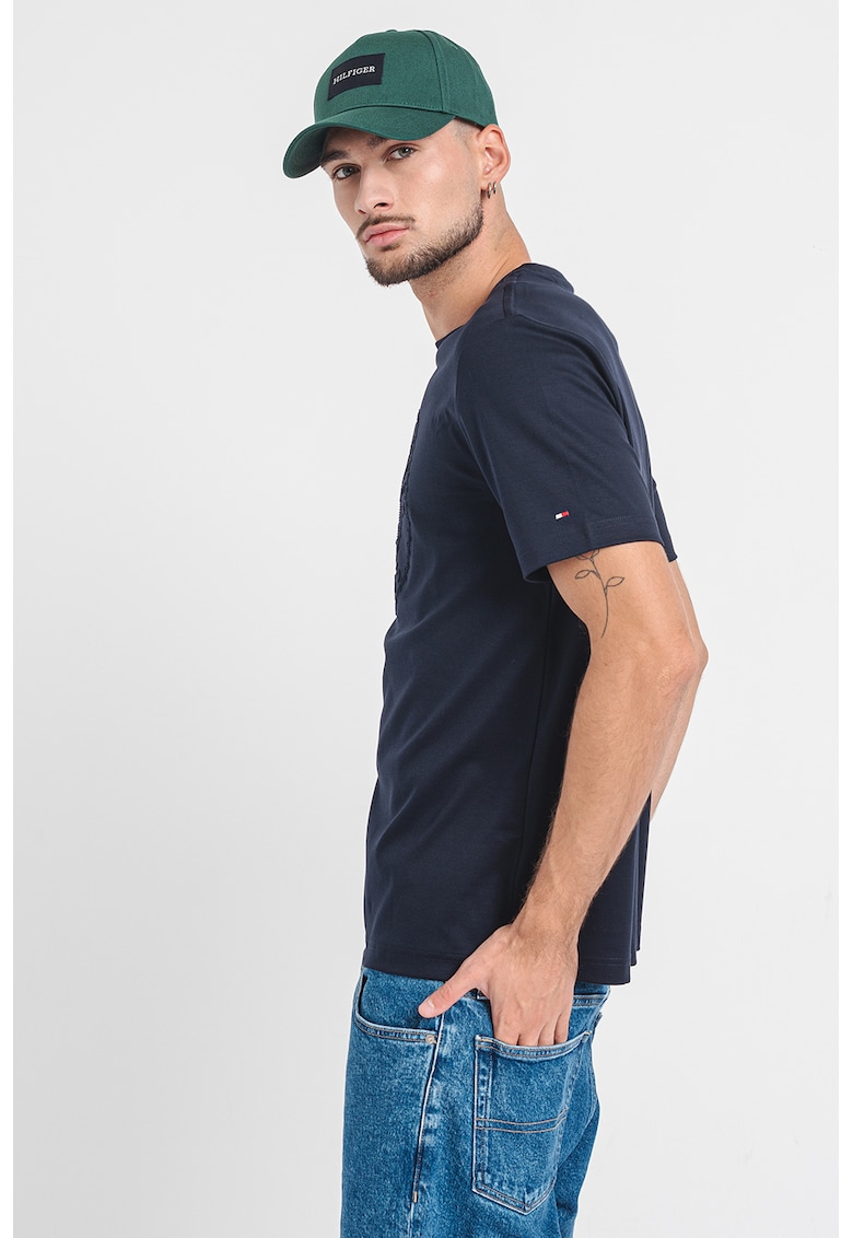 Tricou cu decolteu la baza gatului si logo