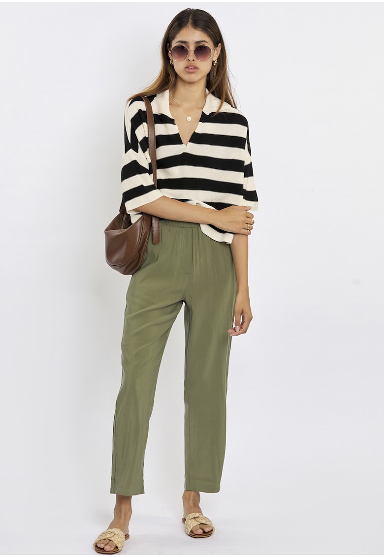 Pantaloni crop cu buzunare laterale