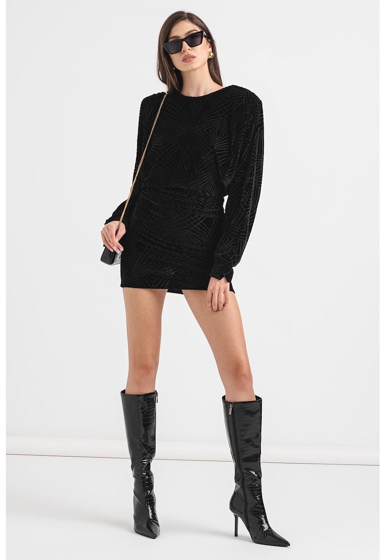 Rochie scurta cu decolteu adanc pe partea din spate Rochie scurta cu decolteu adanc pe partea din spate