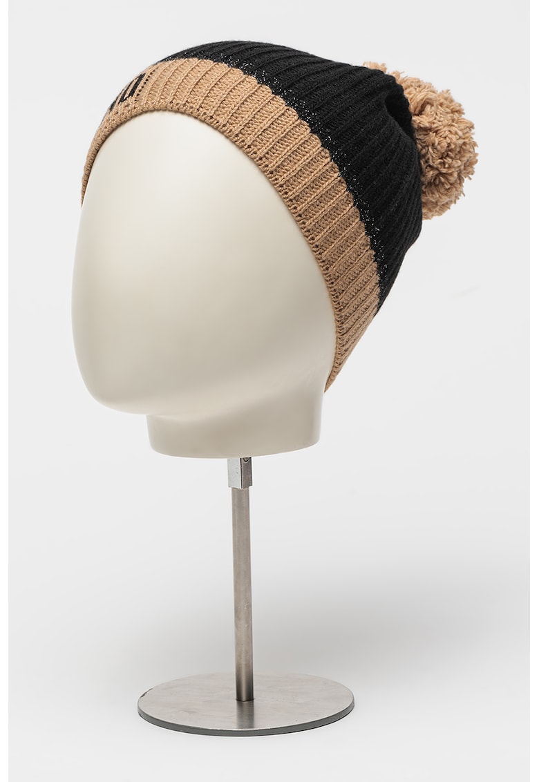 Caciula tricotat din amestec de lana