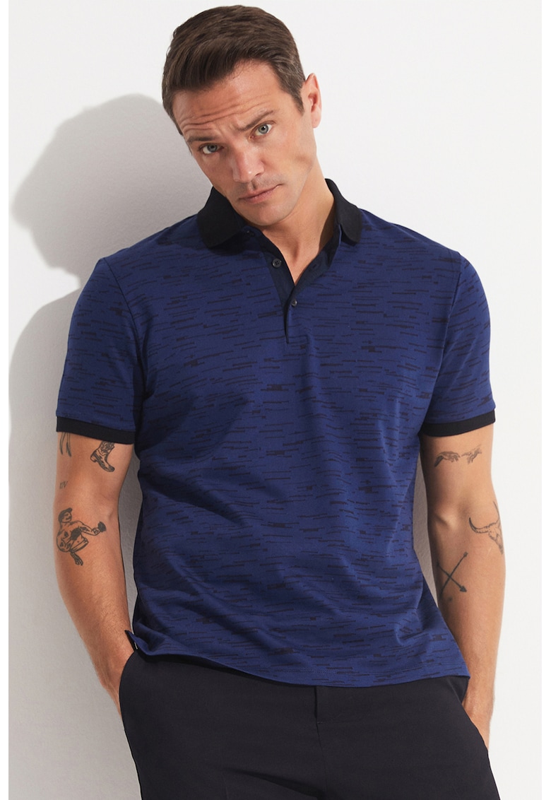 Tricou polo cu fenta cu nasturi