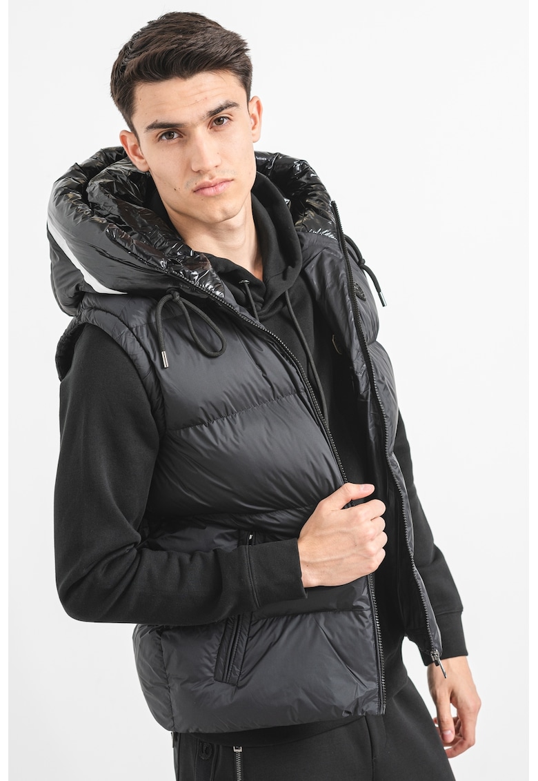 Vesta cu gluga si buzunare laterale Vesta cu gluga si buzunare laterale