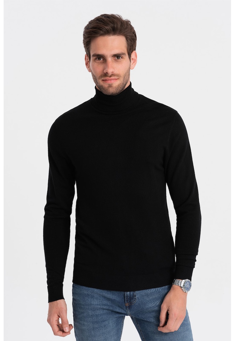 Bluza tricotata fin cu guler inalt