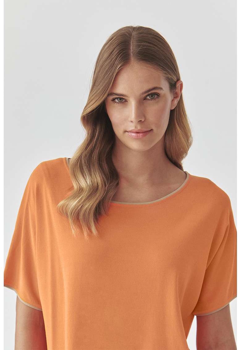 Bluza tricotata fin cu detalii contrastante