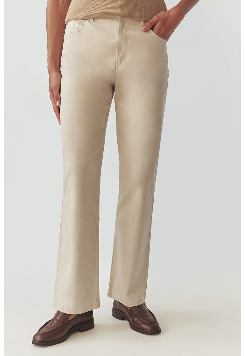 Pantaloni cu croiala dreapta si talie medie