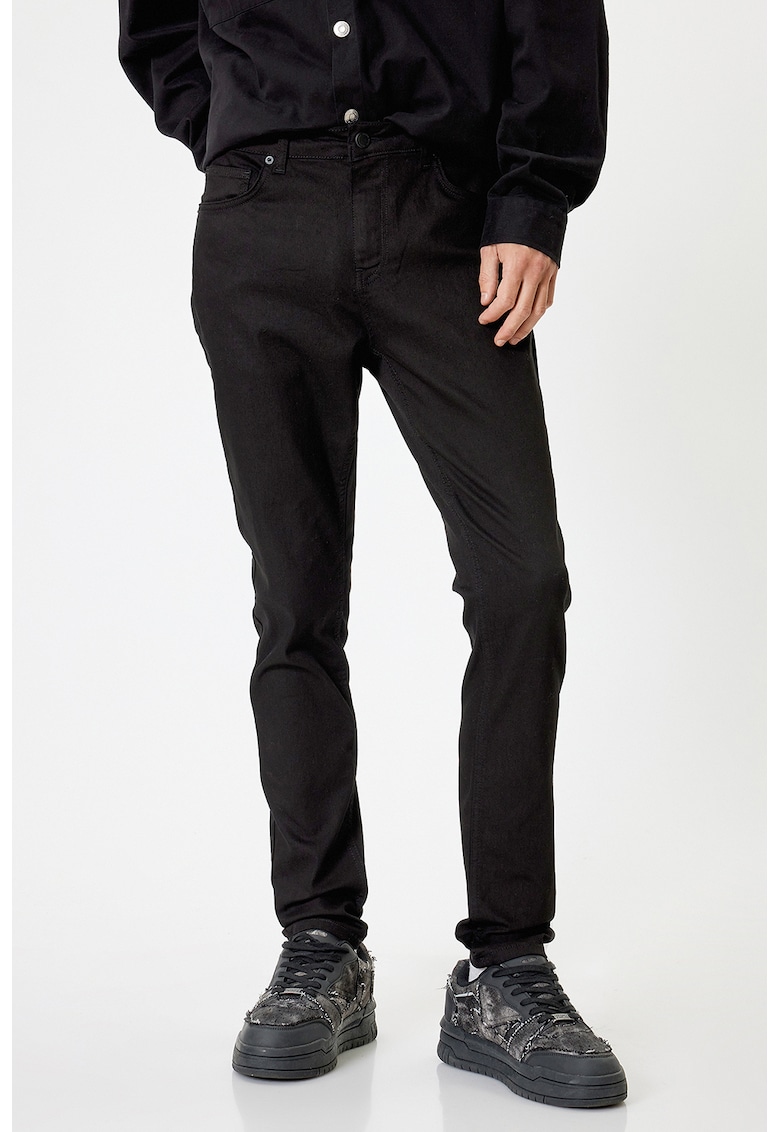 Pantaloni slim fit cu model uni