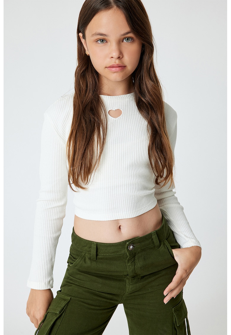 Bluza crop striata cu decupaj in forma de inima - Alb