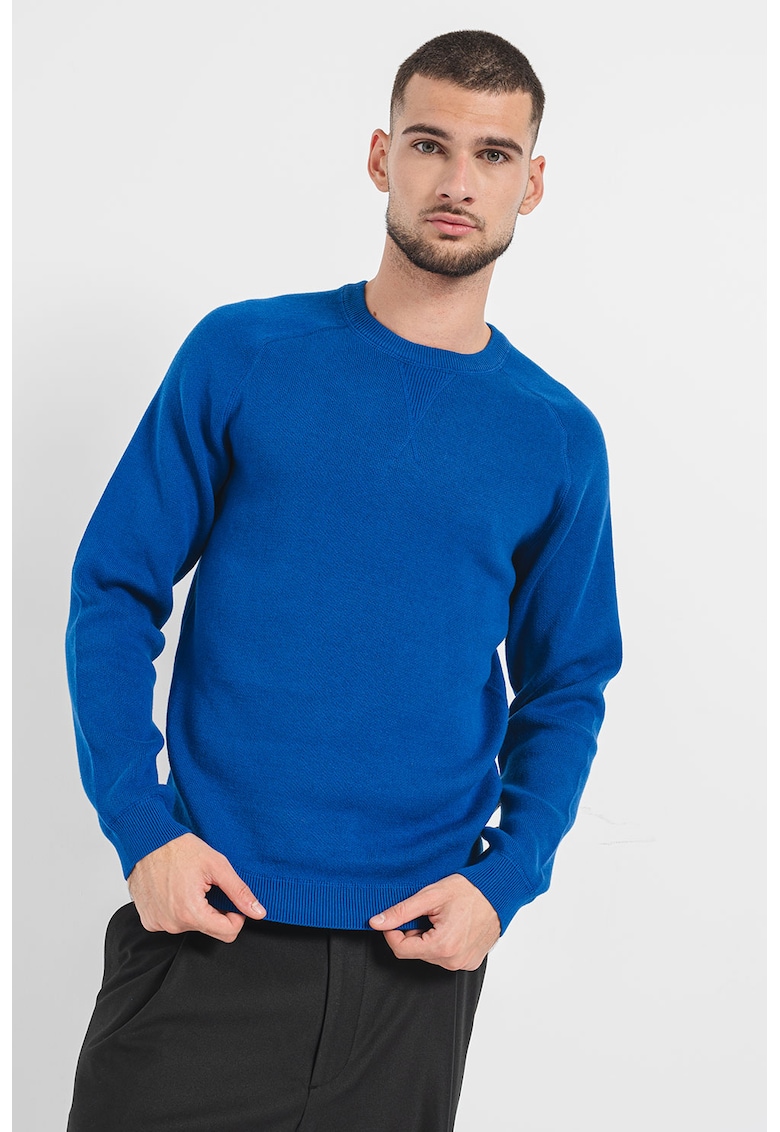 Pulover cu decolteu la baza gatului si maneci raglan