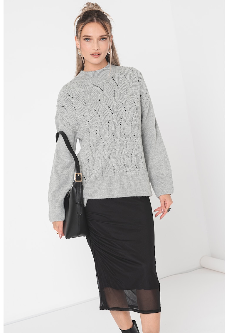 Pulover lejer cu aspect perforat si guler inalt