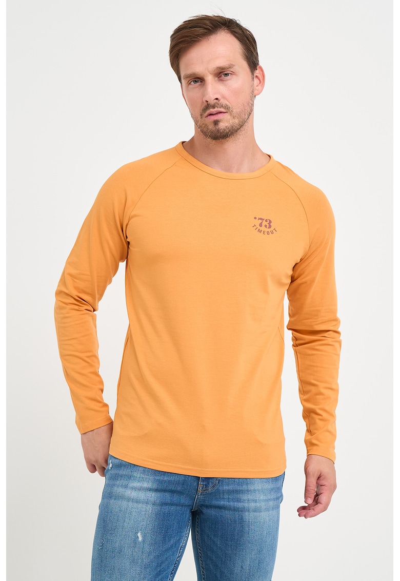 Bluza cu decolteu la baza gatului si maneci raglan