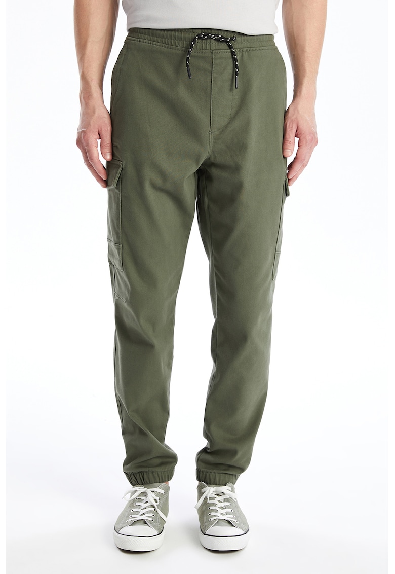 Pantaloni cargo conici