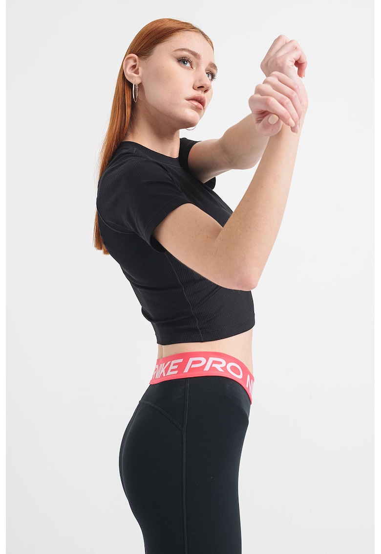 Tricou crop cu decolteu la baza gatului