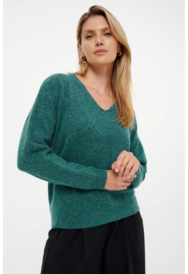Pulover cu decolteu in V si maneci cazute