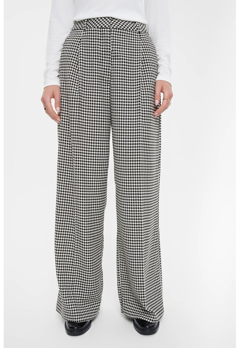 Pantaloni cu croiala ampla si model houndstooth