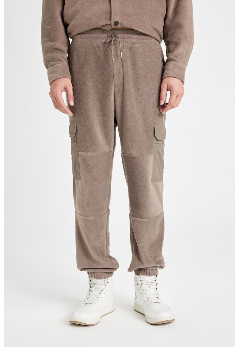 Pantaloni cargo cu buzunare cu clapa