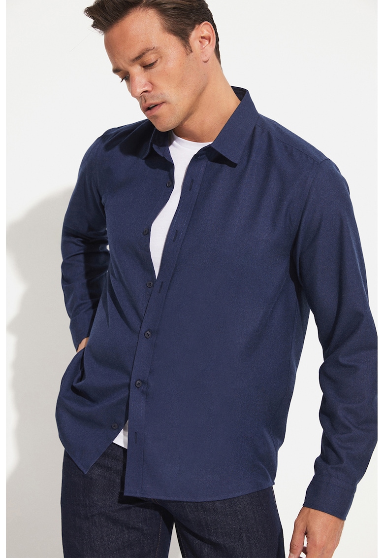 Camasa cu model uni si guler ascutit