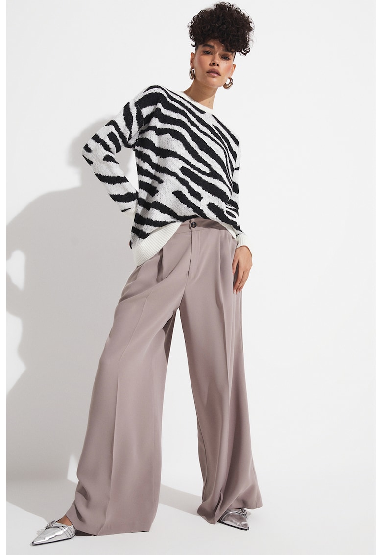 Pantaloni cu talie inalta si croiala ampla