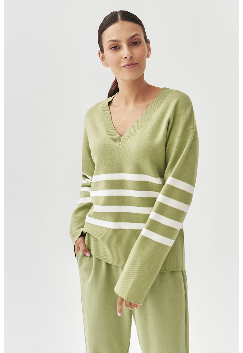 Pulover cu decolteu in V si maneci cazute Eliana