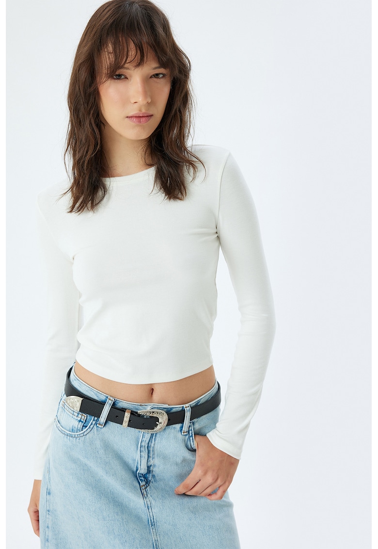 Bluza crop cu decolteu la baza gatului