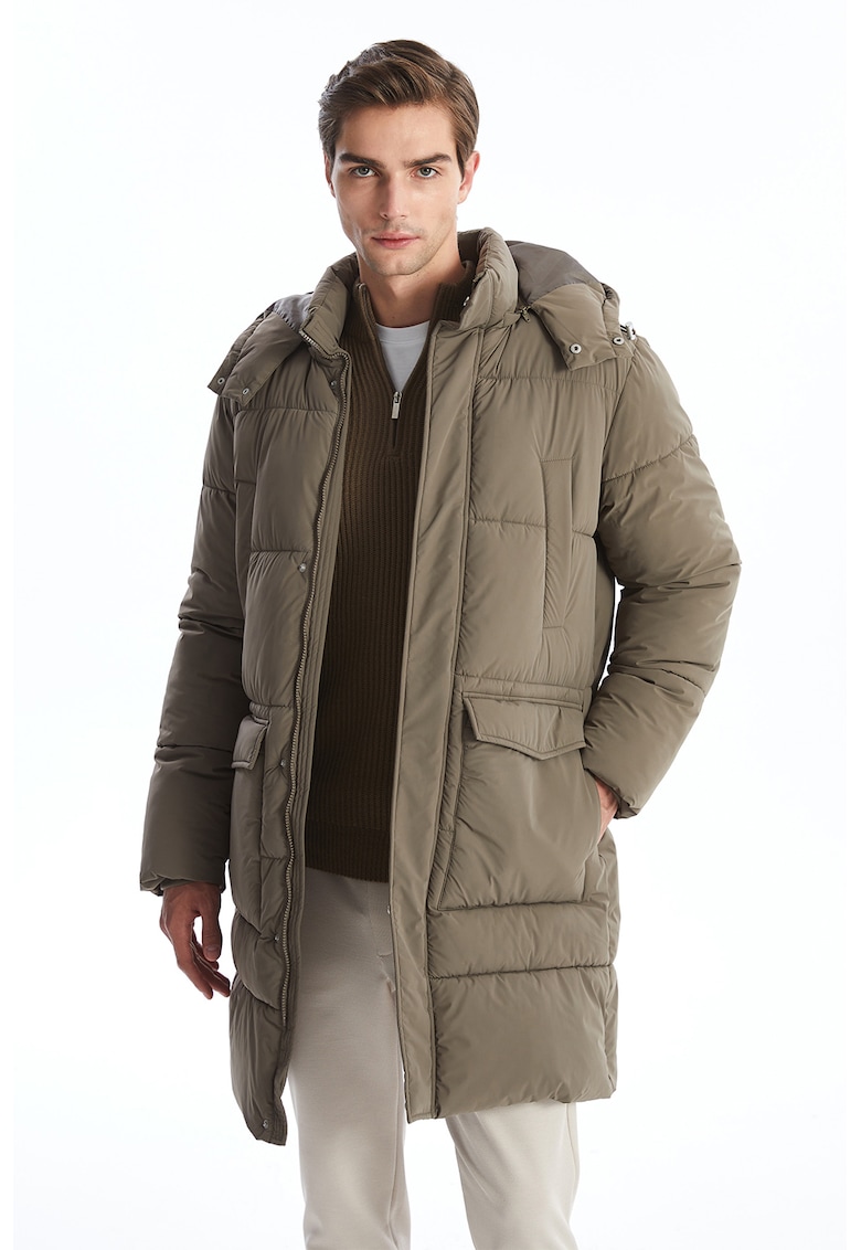 Jacheta pufoasa cu gluga detasabila