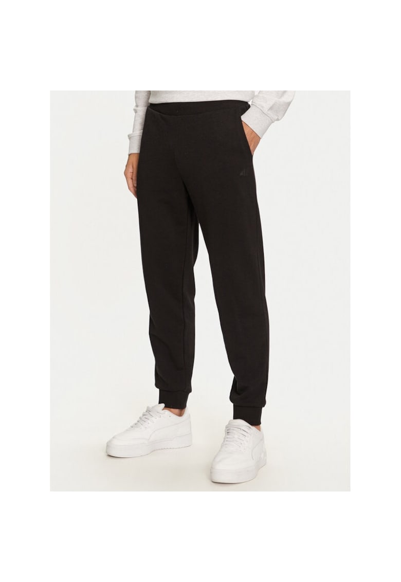 Pantaloni trening 4FWMM00TTROM0942 Negru Regular Fit - Bumbac