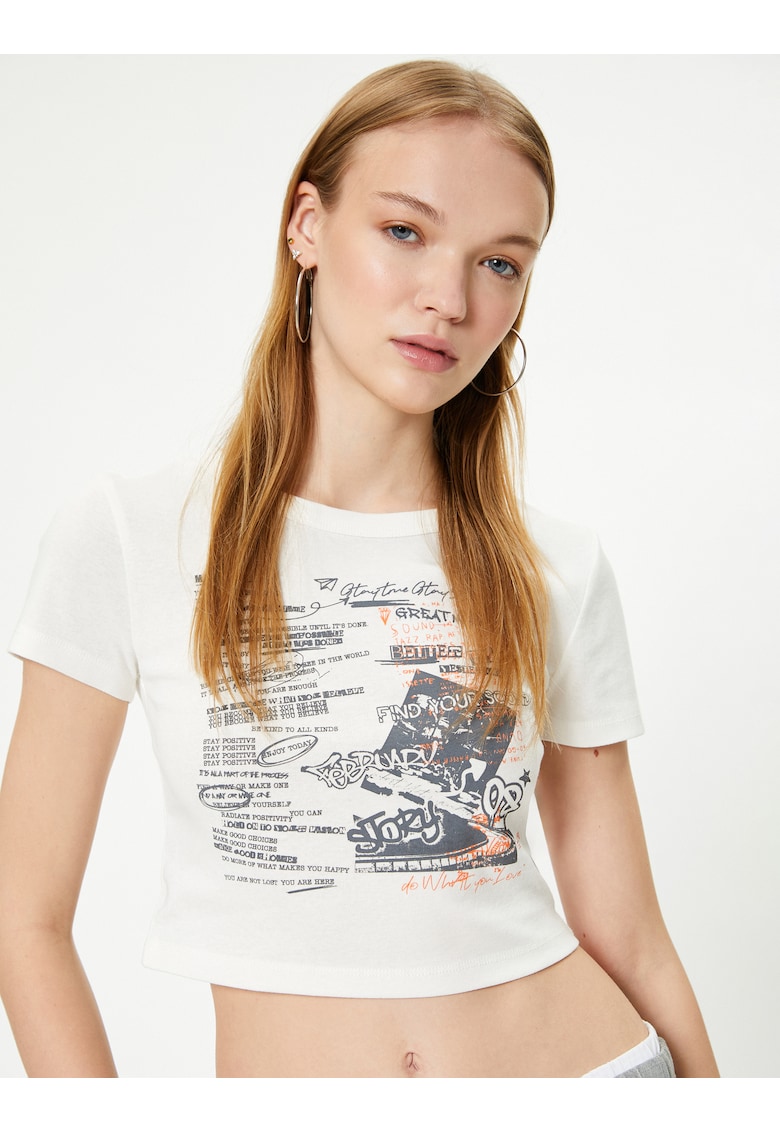 Tricou crop slim fit cu imprimeu grafic