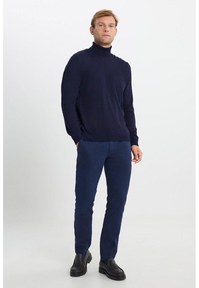 Pulover tricotat fin cu guler inalt