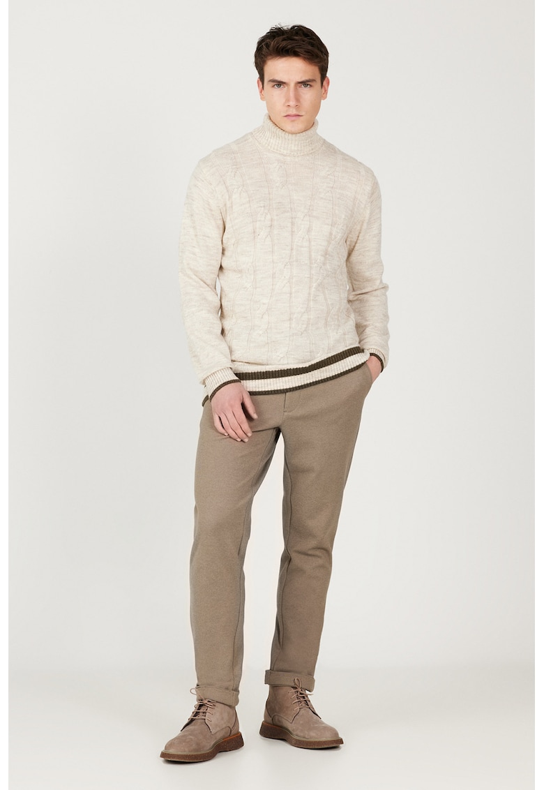 Pulover cu guler scurt