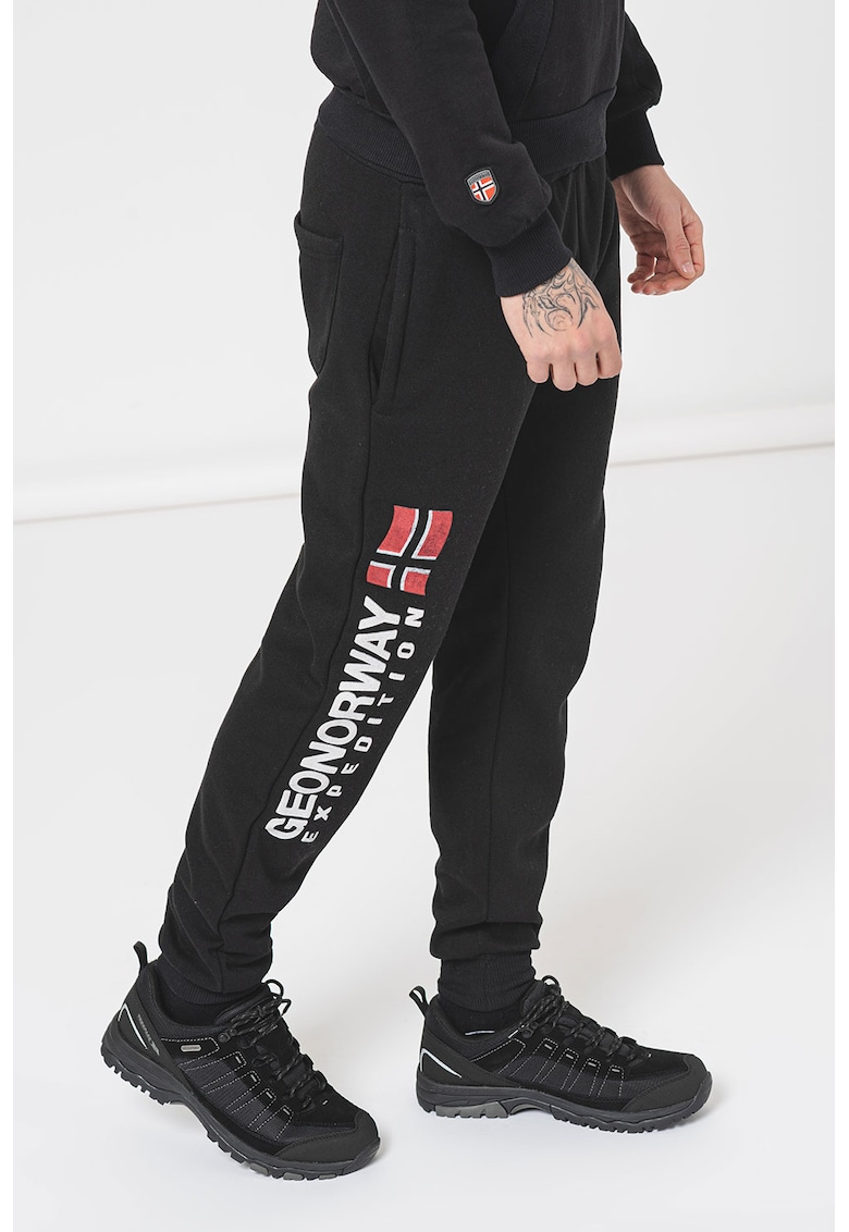 Pantaloni de trening cu croiala regular-fit si logo Machal