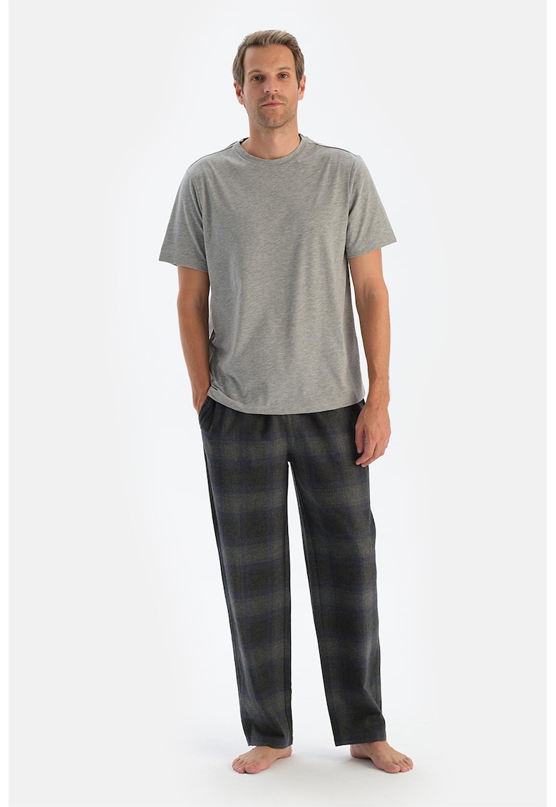 Pantaloni de pijama cu model in carouri si snur in talie