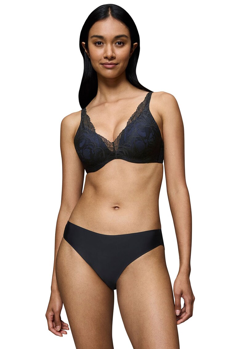 Chiloti cu garnitura din dantela Chiloti cu garnitura din dantela