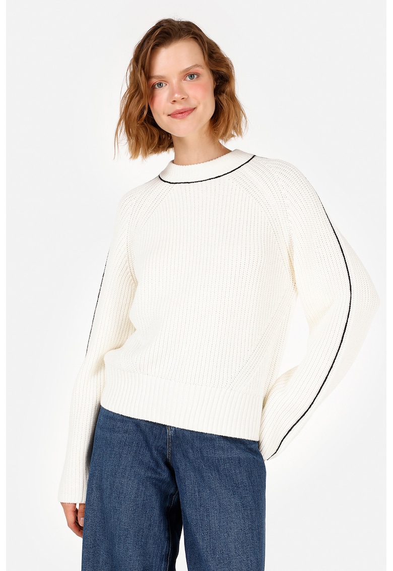 Pulover cu maneci raglan