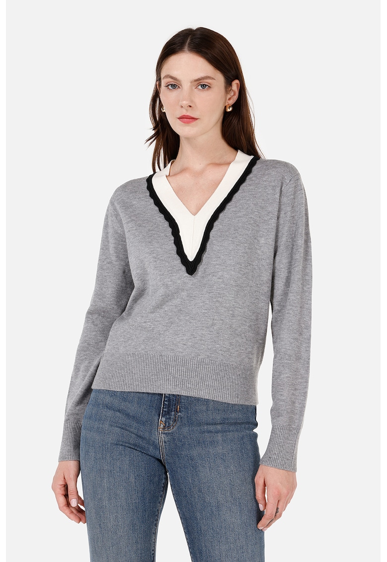 Pulover regular fit cu decolteu in V