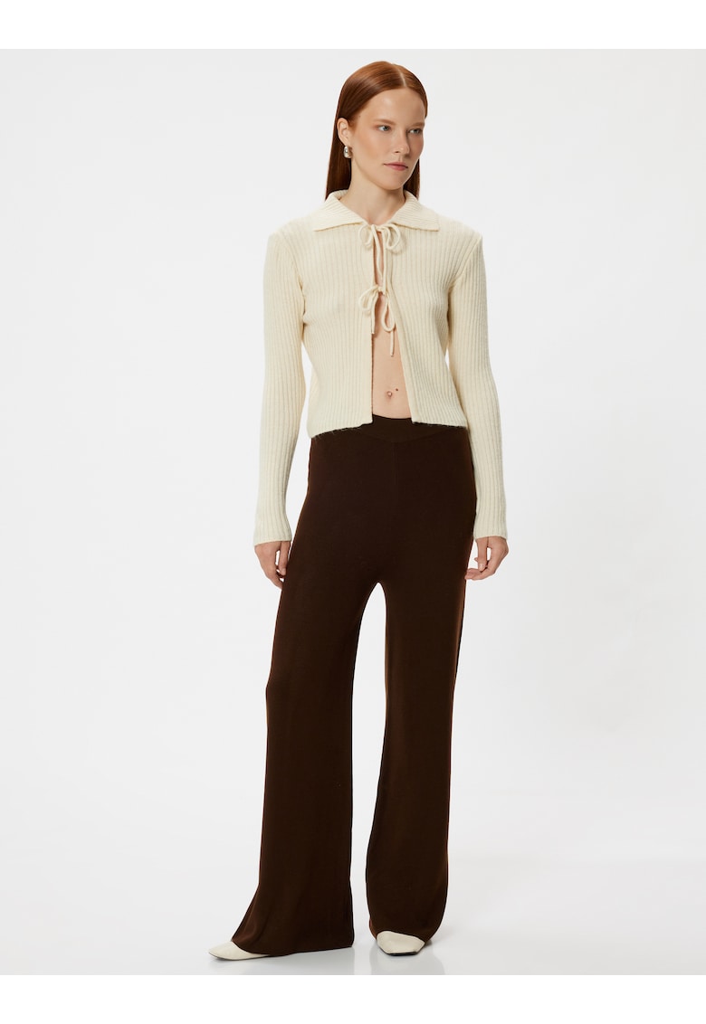 Pantaloni evazati cu talie inalta