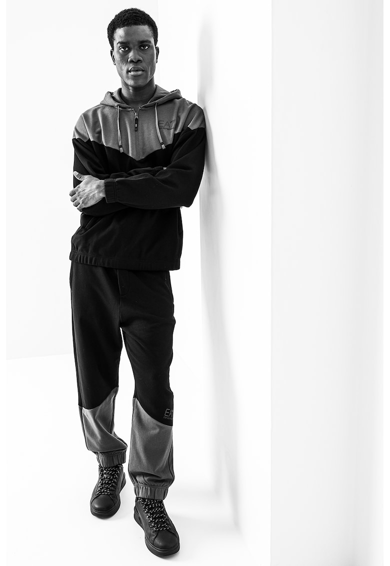 Trening cu model in doua nuante si fermoar