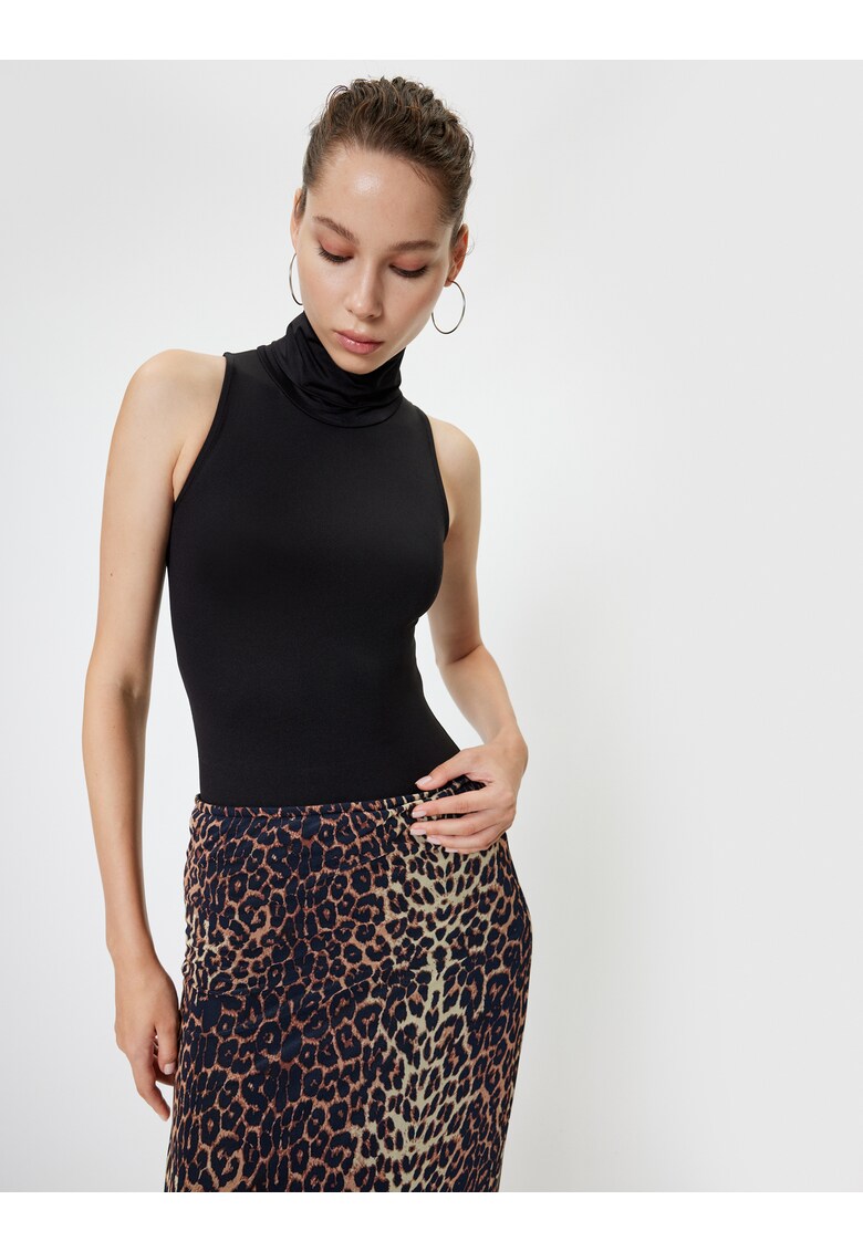 Body uni cu guler inalt