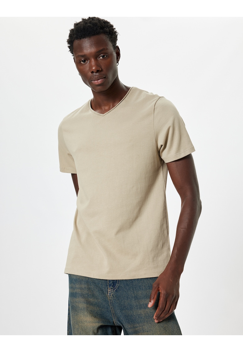 Tricou cu decolteu in V