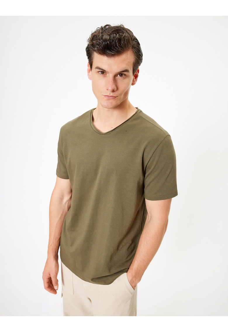 Tricou cu decolteu in V