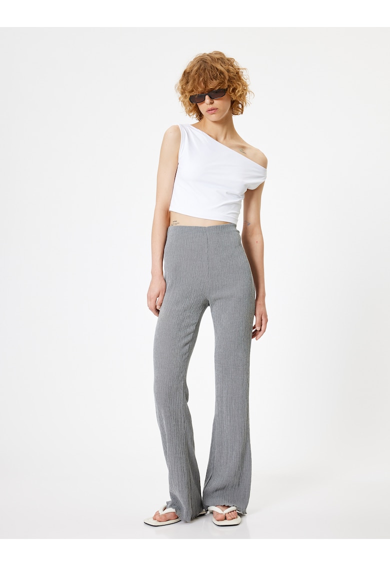 Pantaloni evazati cu talie inalta