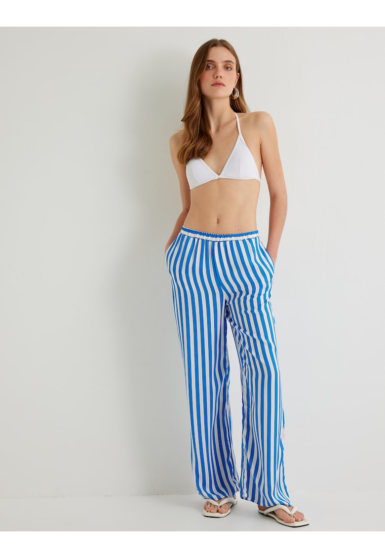 Pantaloni cu croiala ampla - model in dungi si talie elastica