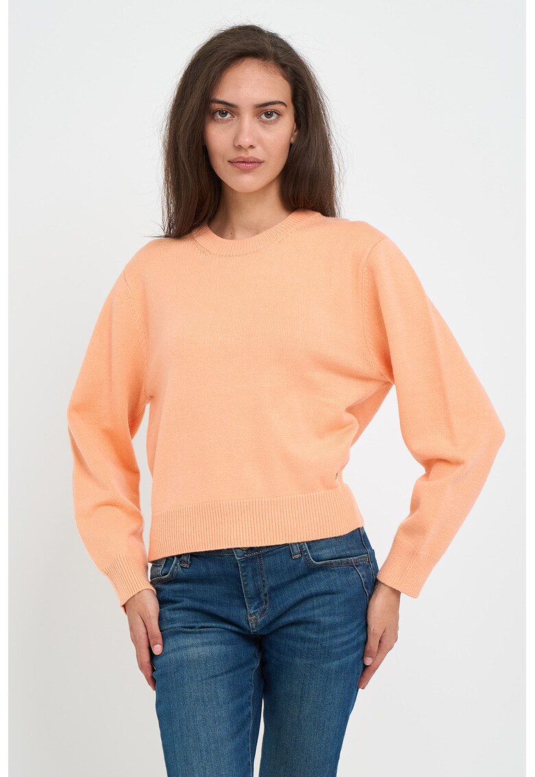 Pulover din tricot fin cu decolteu la baza gatului - Portocaliu pal