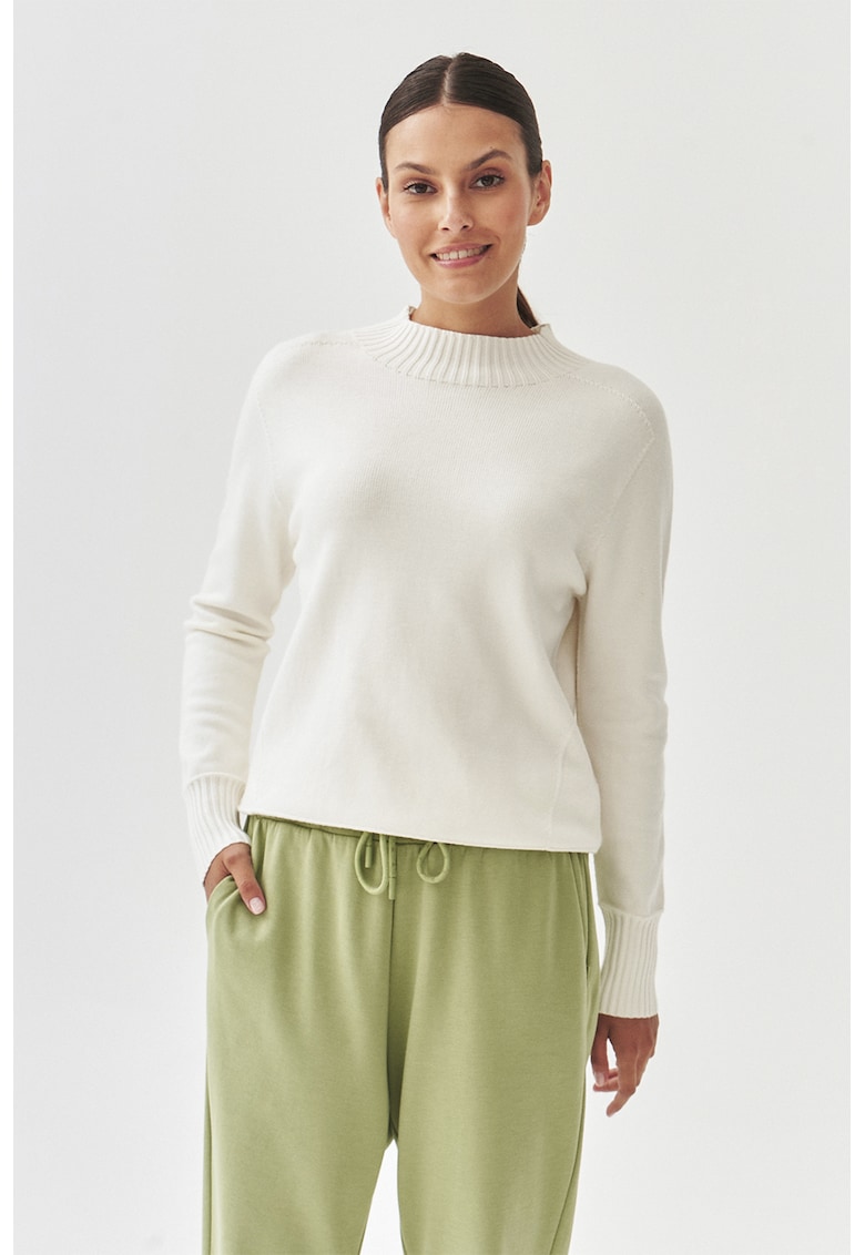 Pulover cu guler inalt si maneci lungi