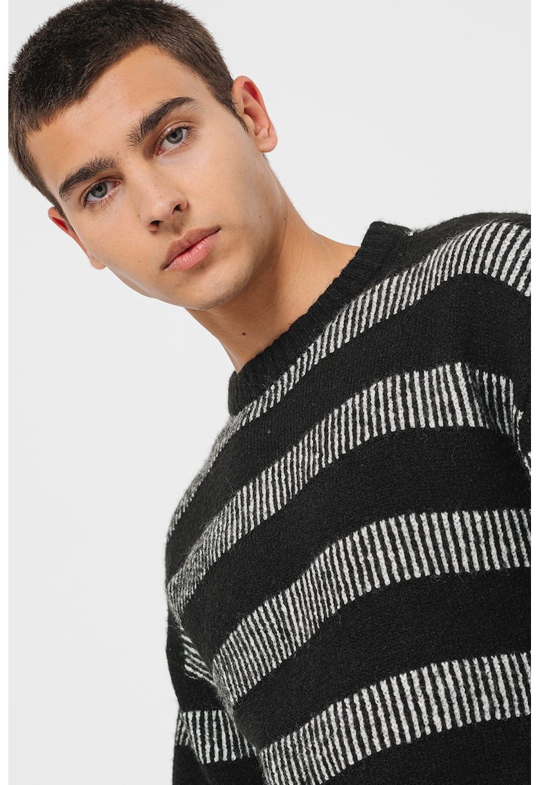 Pulover cu decolteu la baza gatului Space