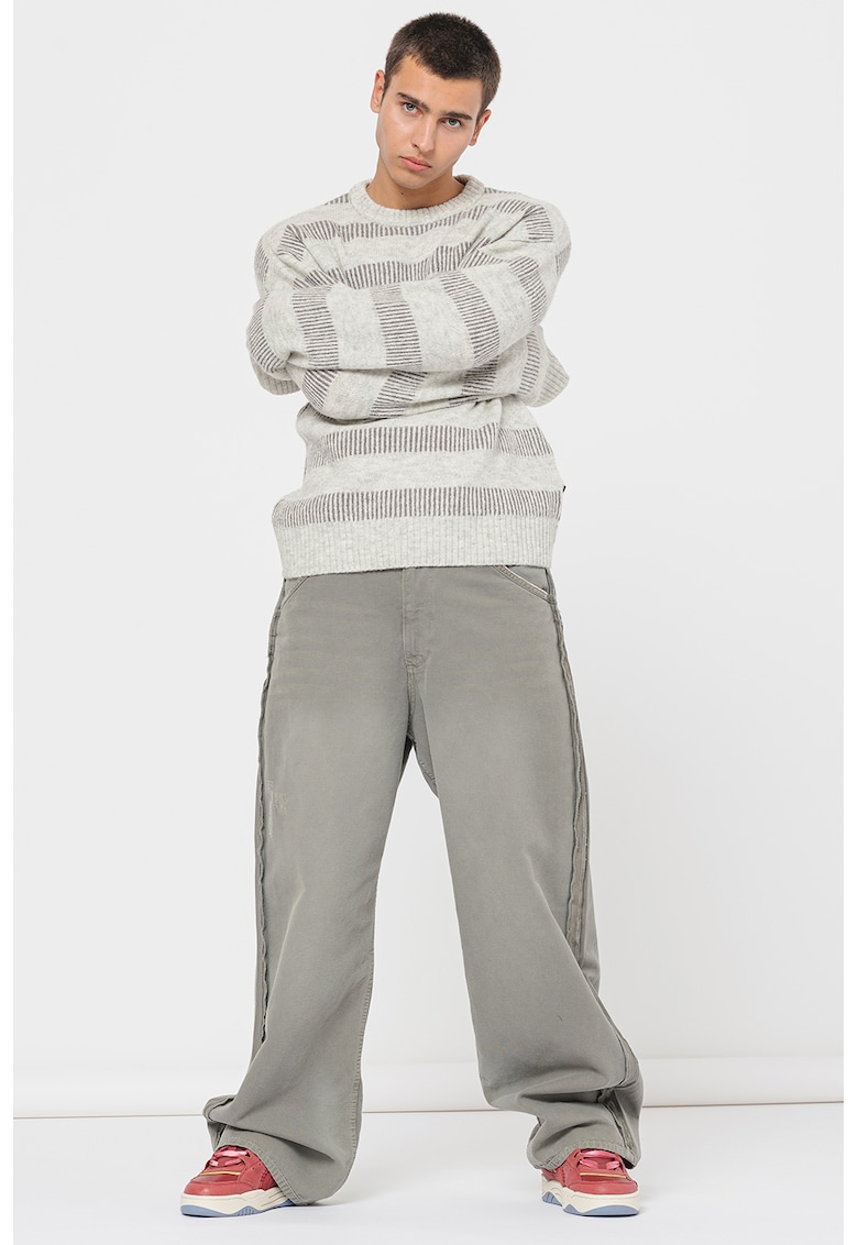 Pulover cu decolteu la baza gatului Space