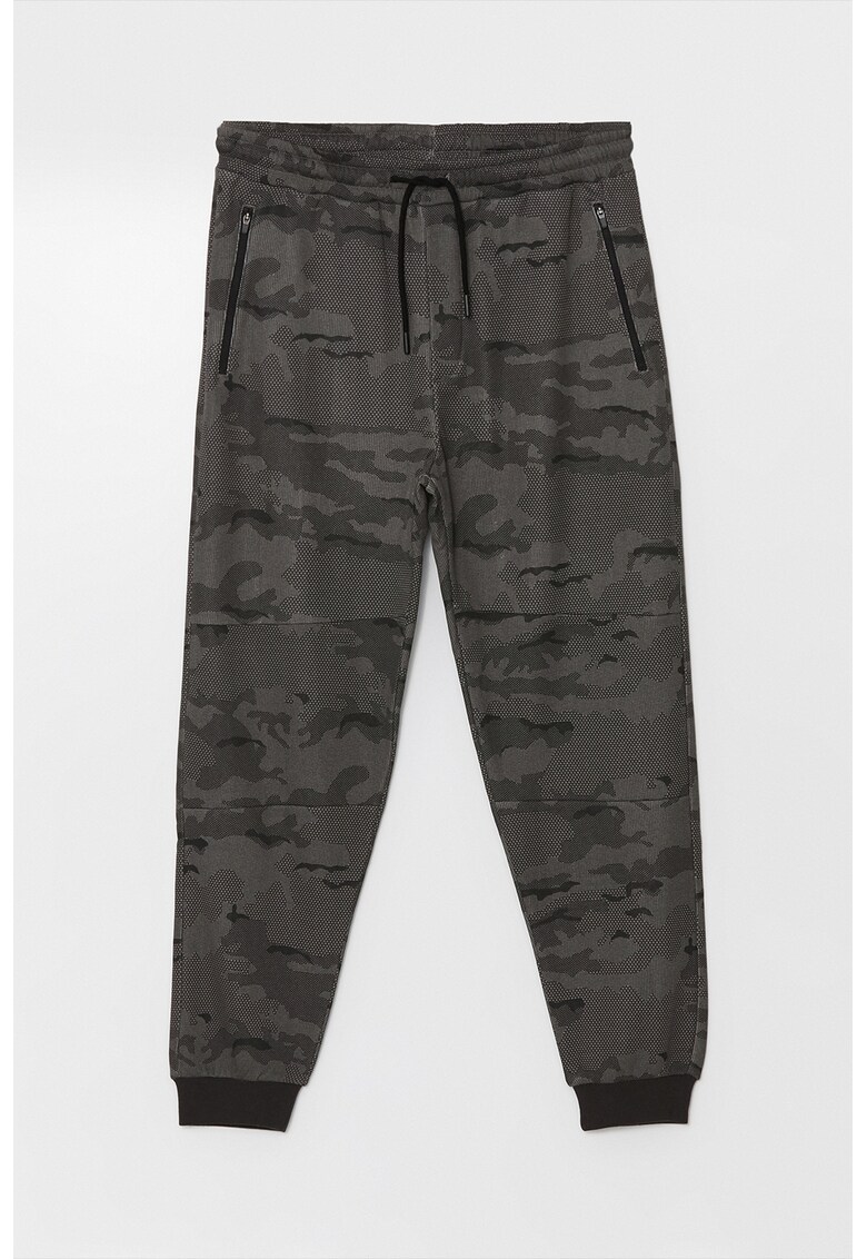 Pantaloni de trening cu model camuflaj