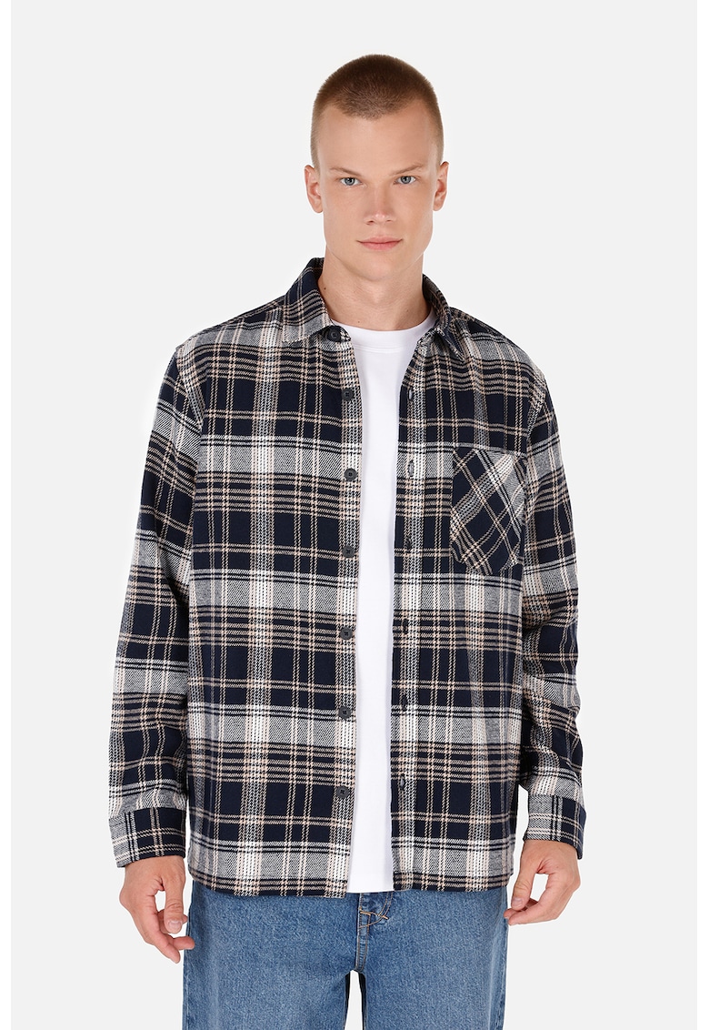 Camasa din flanel cu buzunar pe piept si model inc arouri