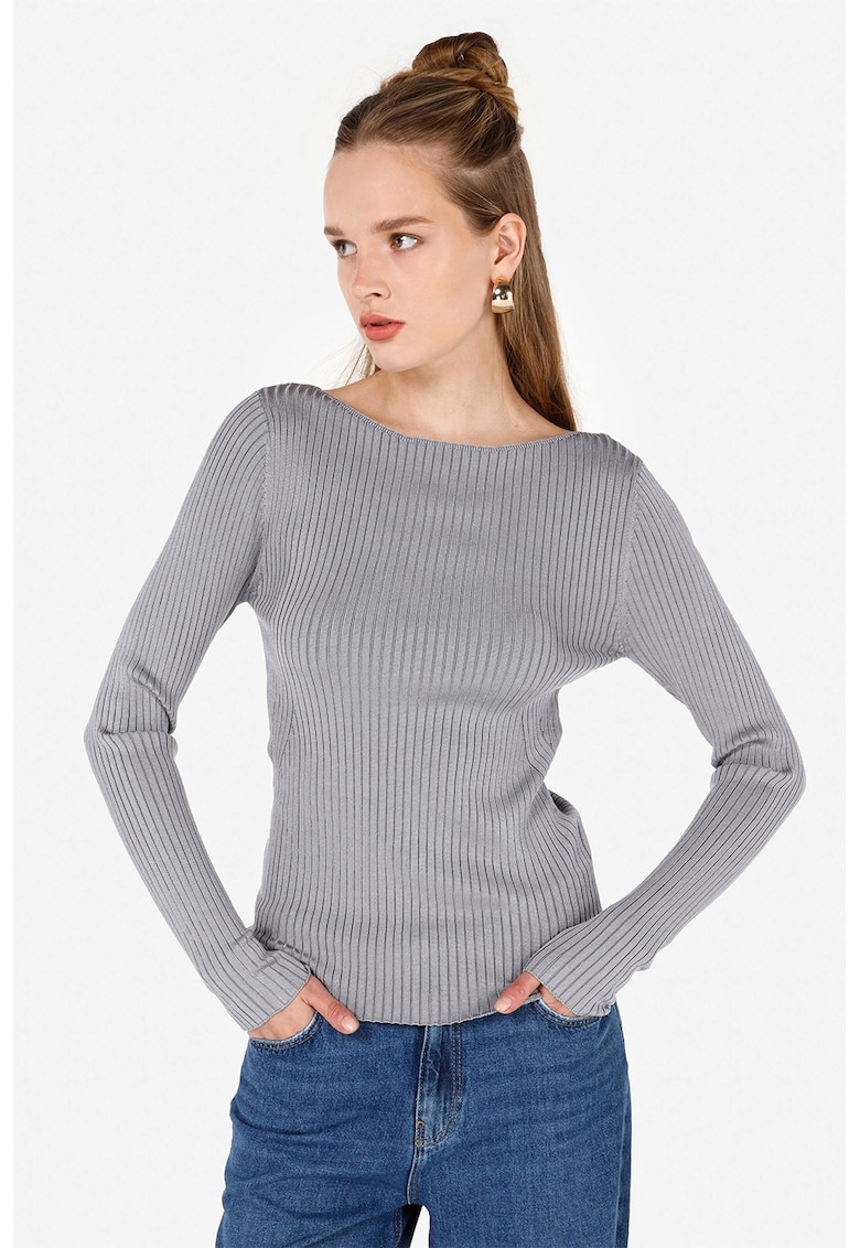 Pulover striat cu decolteu rotund