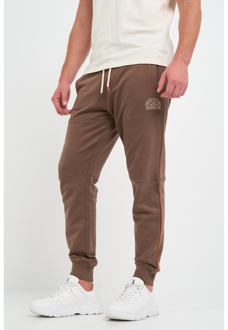 Pantaloni sport barbat cu buzunare si logo - Maro