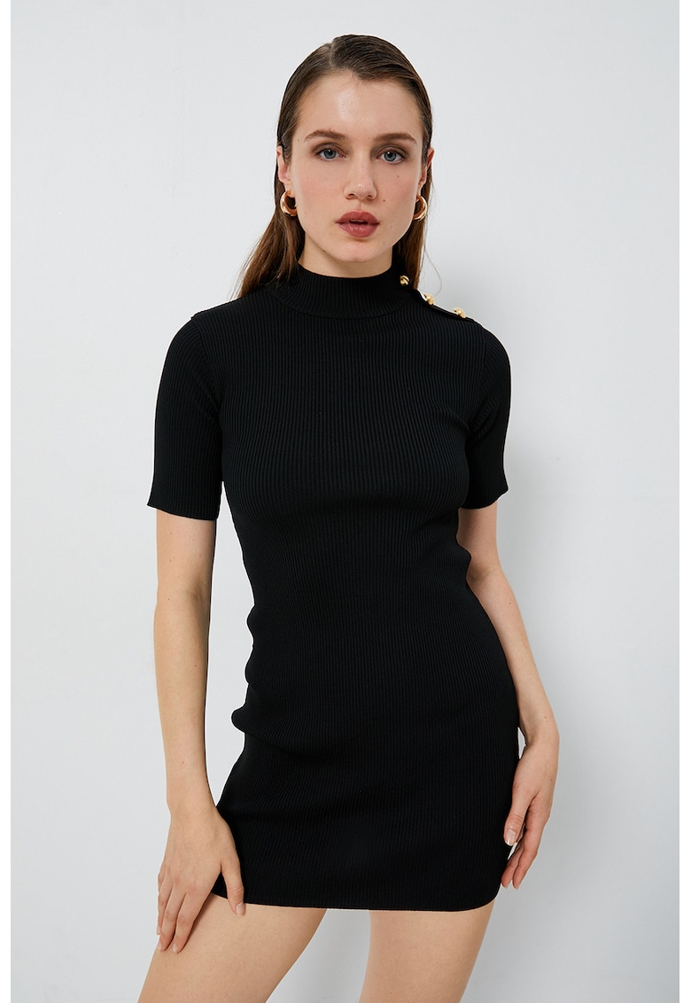 Rochie mini cu striatii si decolteu la baza gatului